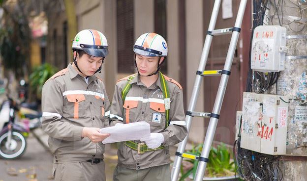 tiến hành lắp mạng fpt Tiến hành lắp đặt mạng FPT cho khách hàng tại nhà